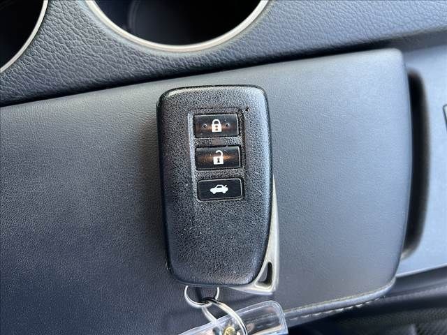 LEXUS IS300h