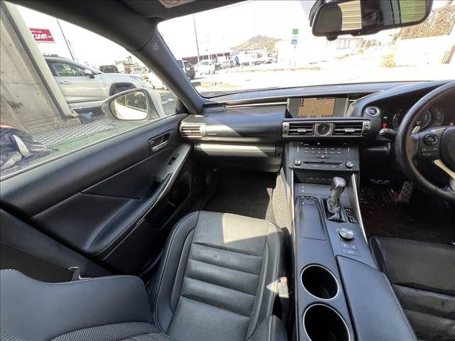 LEXUS IS300h