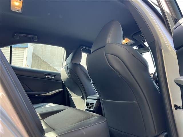 LEXUS IS300h