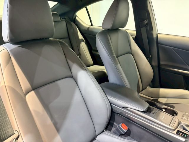 LEXUS IS300