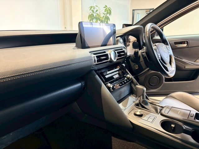 LEXUS IS300