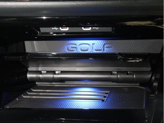 VOLKSWAGEN GOLF R VARIANT