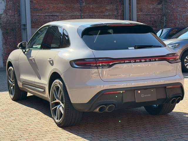 PORSCHE Macan