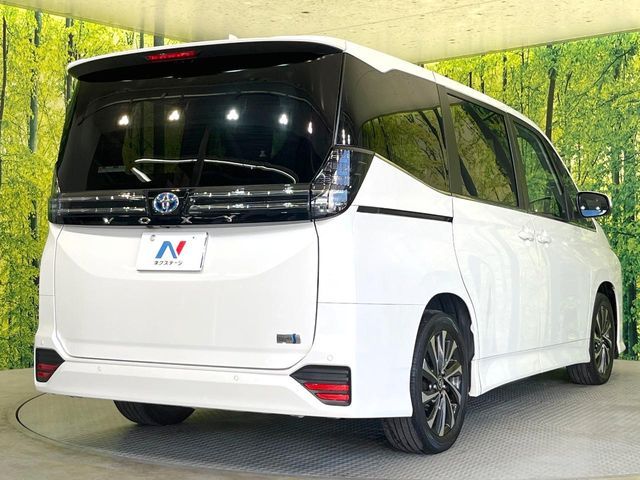 VOXY HYBRID