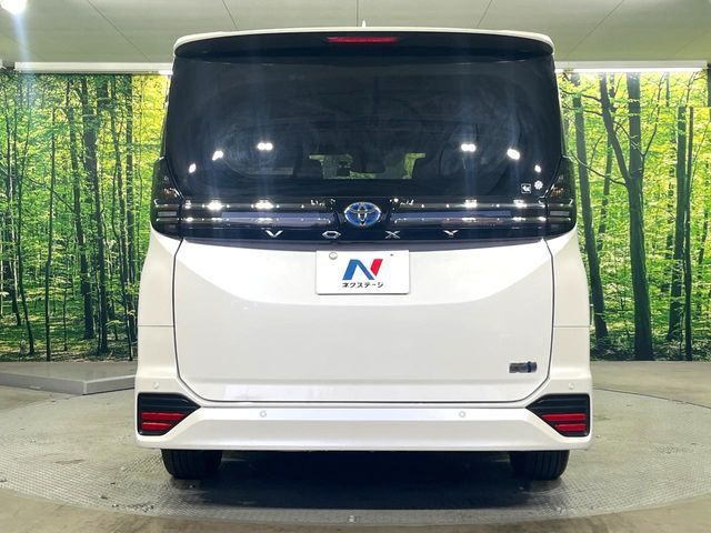 VOXY HYBRID