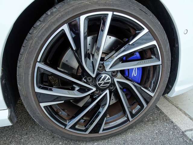 VOLKSWAGEN GOLF R