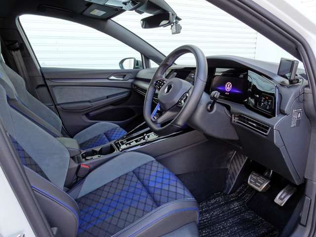 VOLKSWAGEN GOLF R