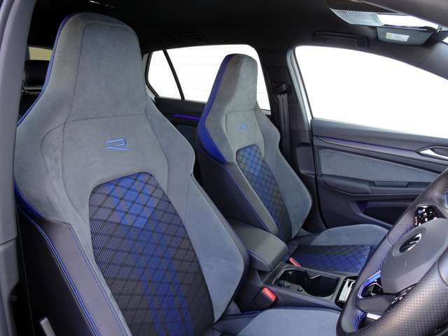 VOLKSWAGEN GOLF R