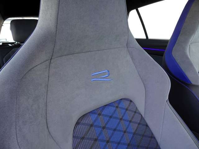 VOLKSWAGEN GOLF R