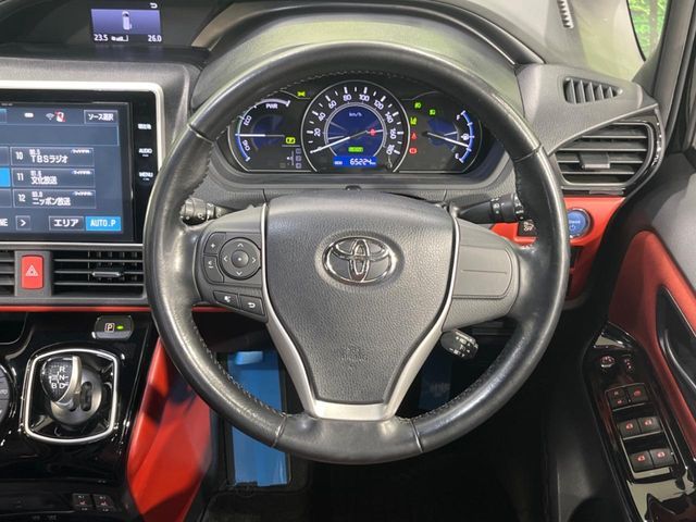 VOXY HYBRID