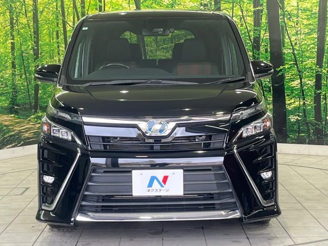 VOXY HYBRID