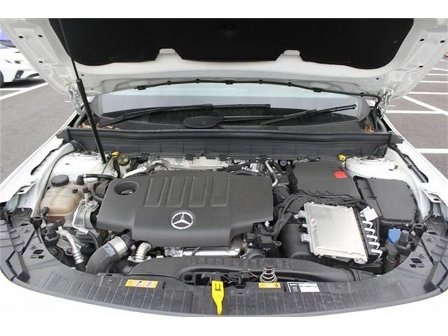 MERCEDES BENZ GLB