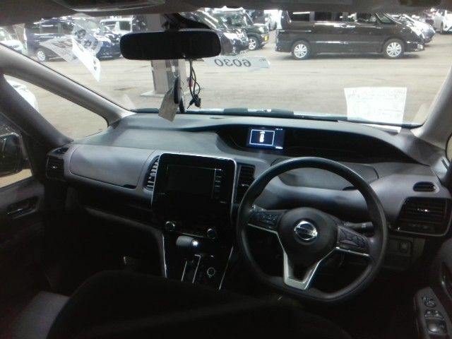 SERENA S-HYBRID 4WD
