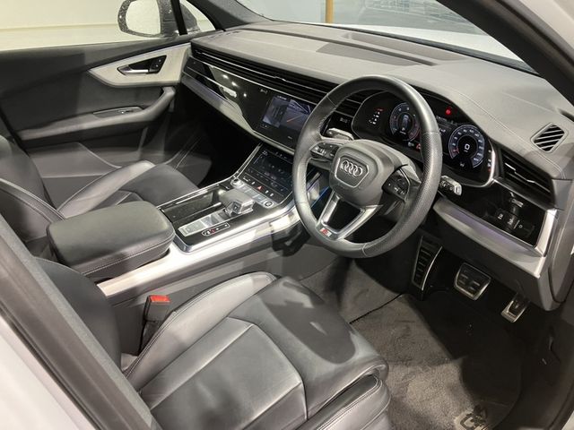 AUDI  Q7