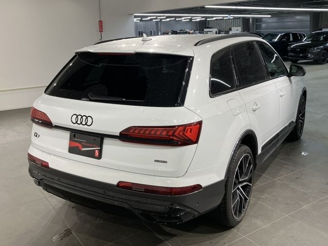 AUDI  Q7