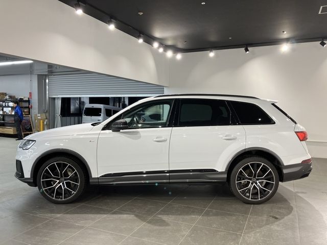 AUDI  Q7
