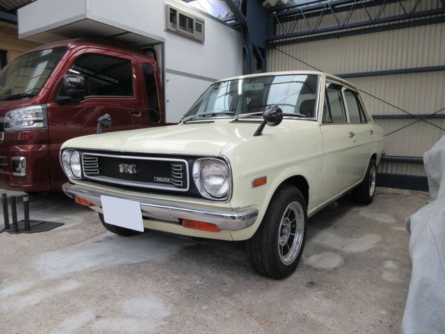 SUNNY sedan