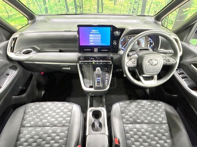 VOXY HYBRID