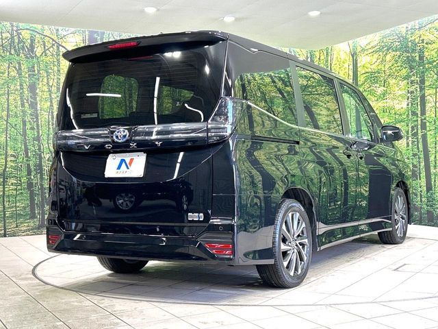 VOXY HYBRID