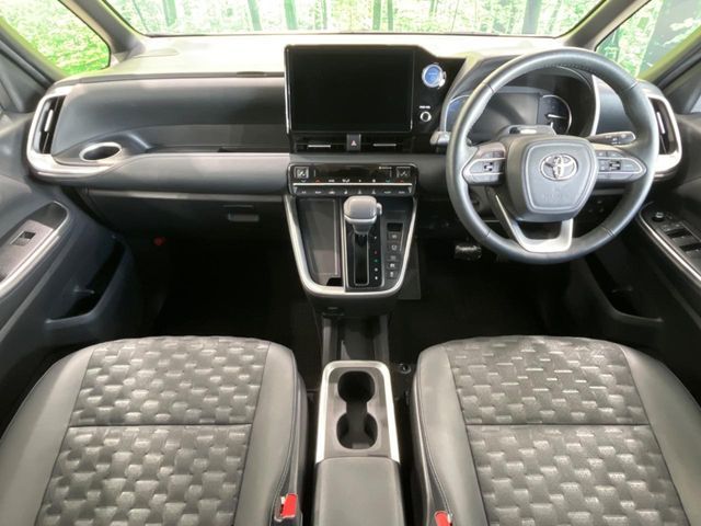 VOXY HYBRID
