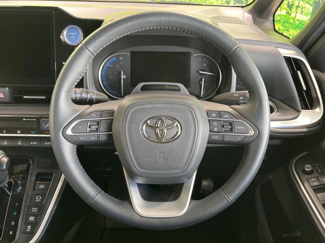 VOXY HYBRID