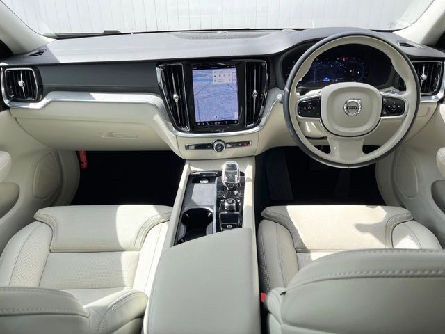 VOLVO V60 CROSS COUNTRY