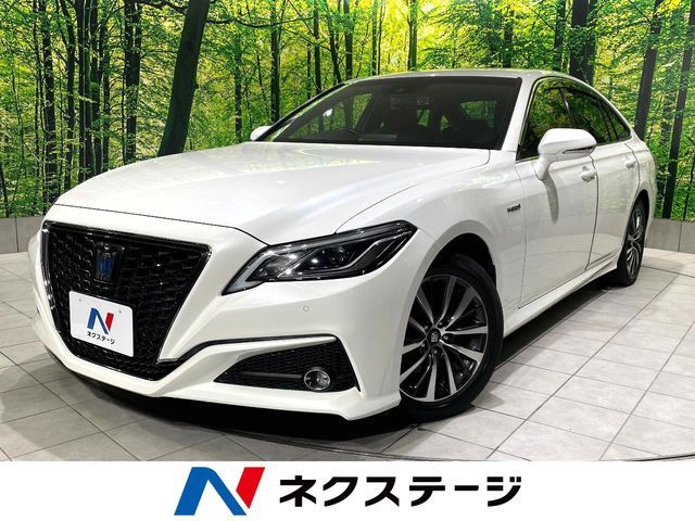 CROWN sedan hybrid