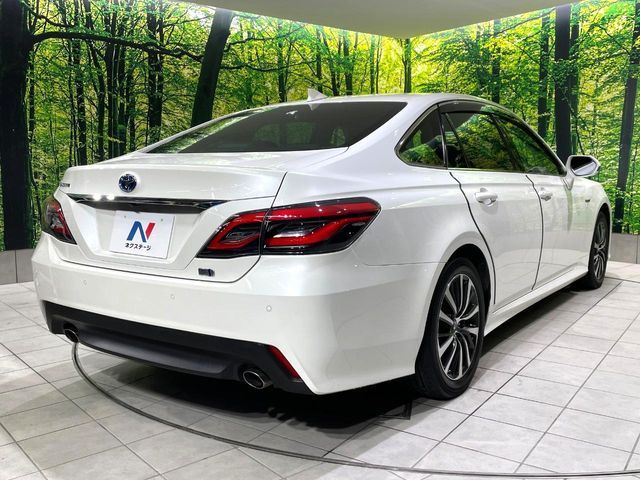 CROWN sedan hybrid