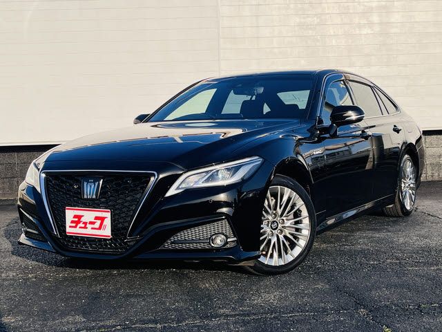 CROWN sedan hybrid