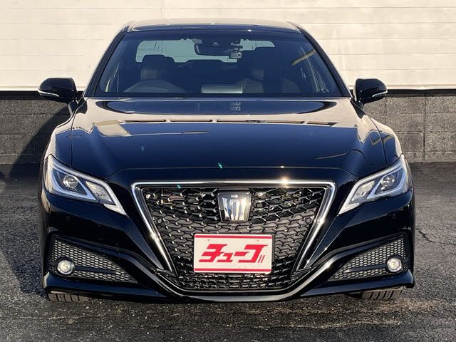 CROWN sedan hybrid