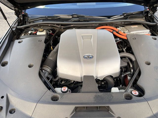 CROWN sedan hybrid