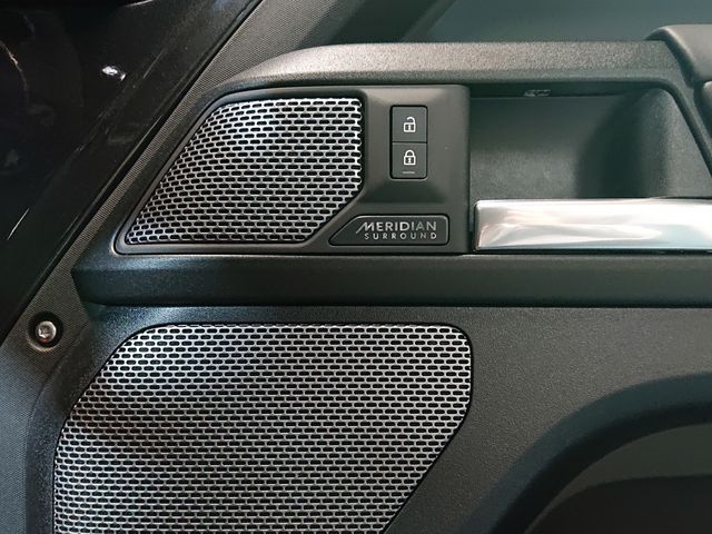 ROVER DEFENDER