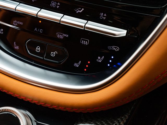 ASTON MARTIN SUV