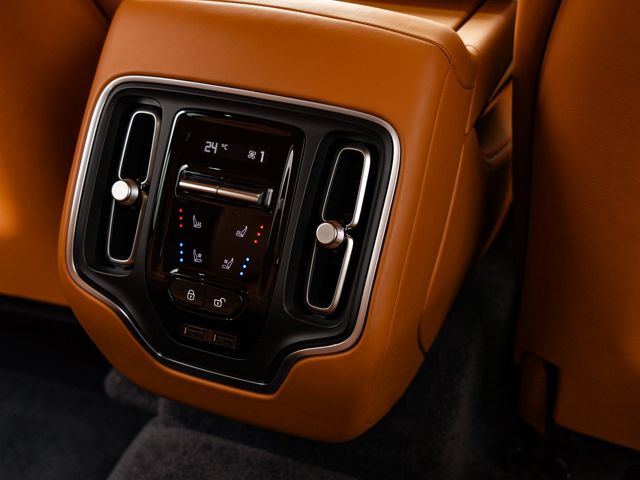 ASTON MARTIN SUV
