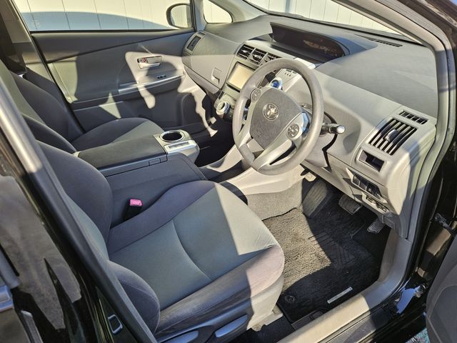 PRIUS Alpha