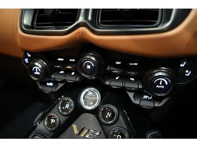 ASTON MARTIN ROADSTER