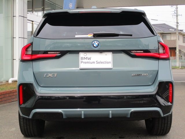 BMW iX1