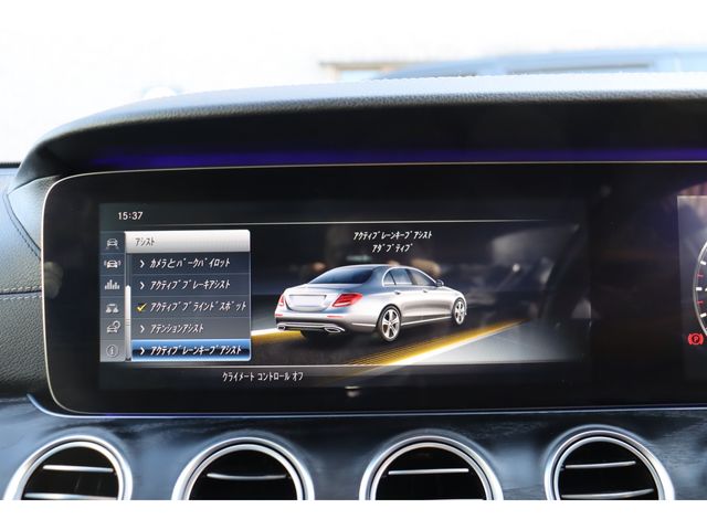 MERCEDES BENZ E-Class sedan