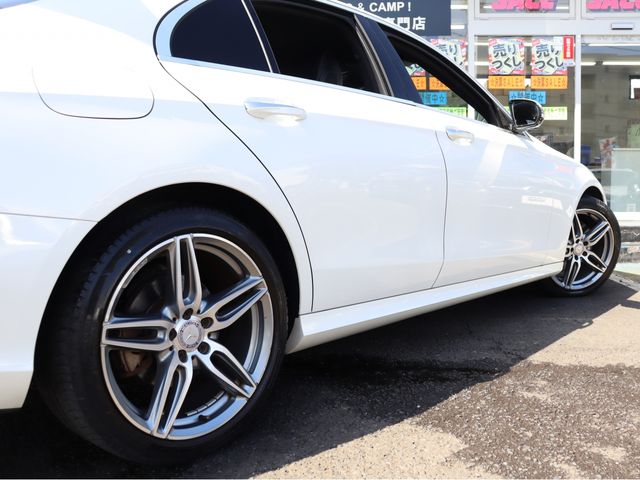 MERCEDES BENZ E-Class sedan