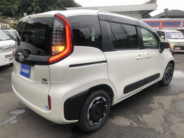 SIENTA HYBRID
