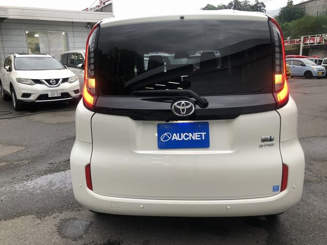SIENTA HYBRID