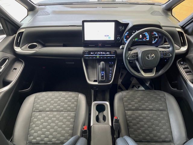 VOXY HYBRID