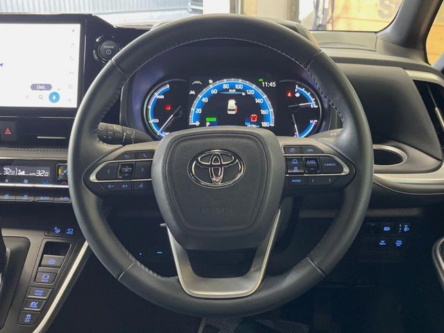 VOXY HYBRID