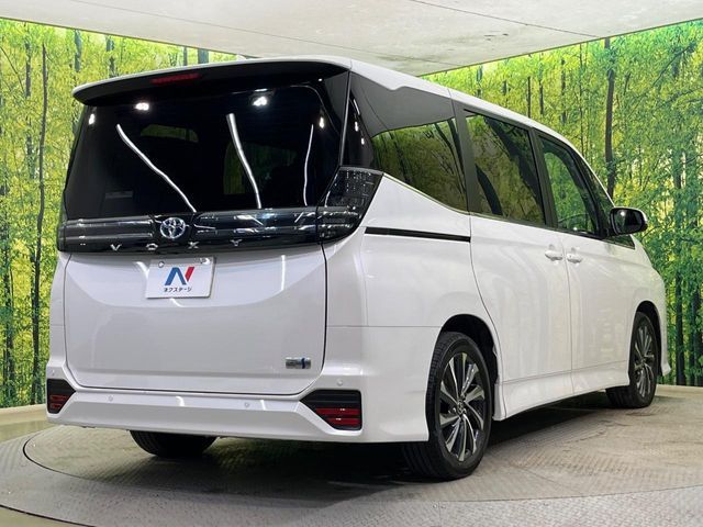 VOXY HYBRID