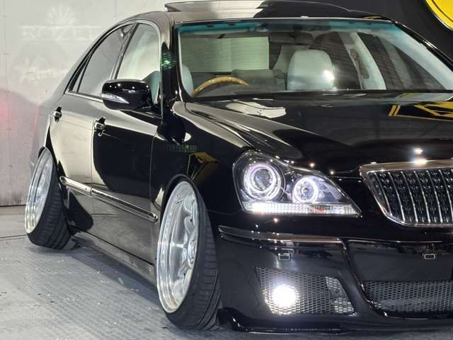 CROWN MAJESTA