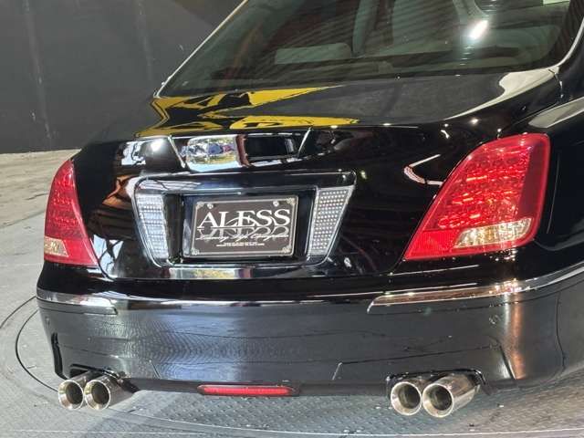 CROWN MAJESTA