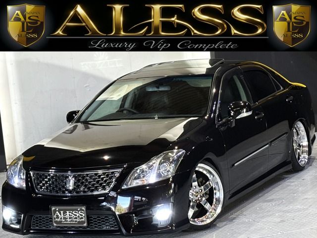 CROWN sedan