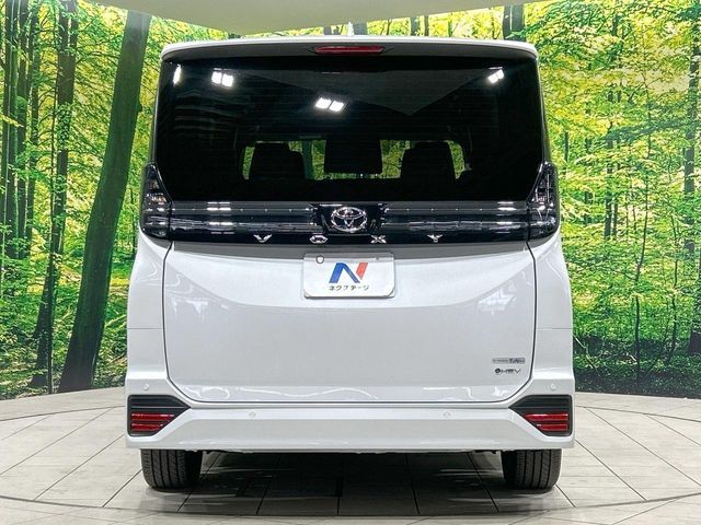 VOXY HYBRID