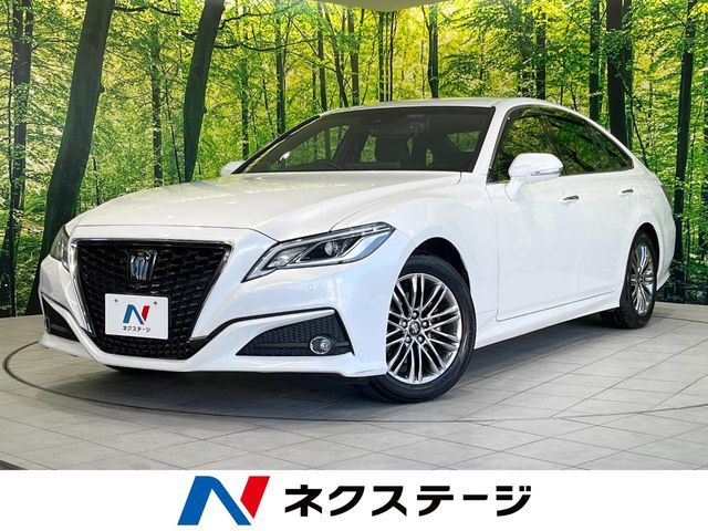 CROWN sedan hybrid
