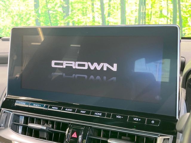 CROWN sedan hybrid